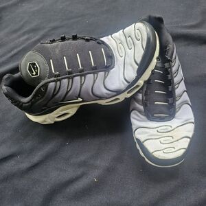 Size 11.5 Nike Air Max Plus ‘Green Glow’ Shoes Men's Future Swoosh Read
